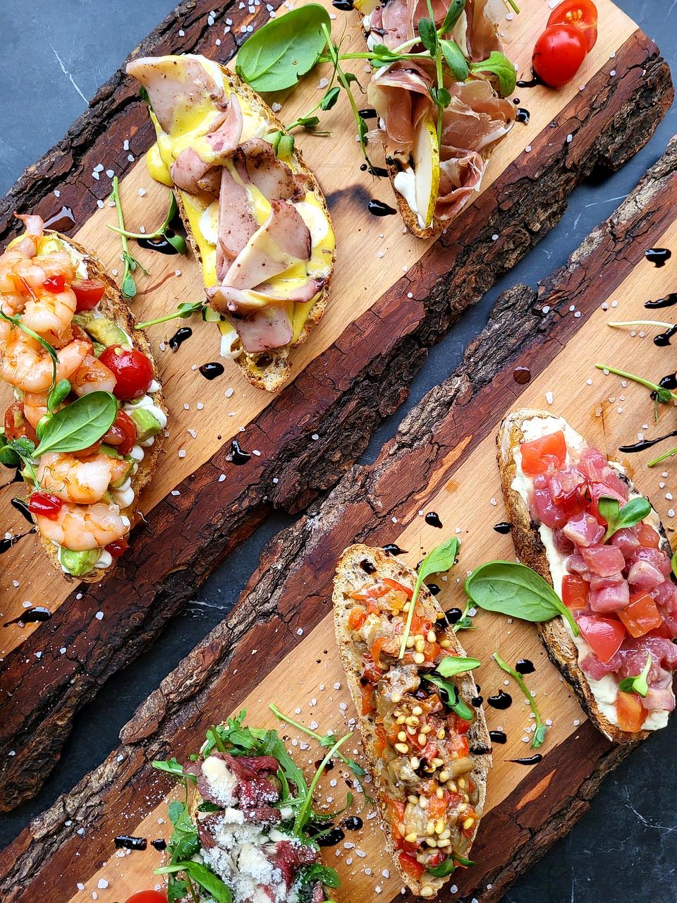 Bruschetta al pomodoro fresco con basilico