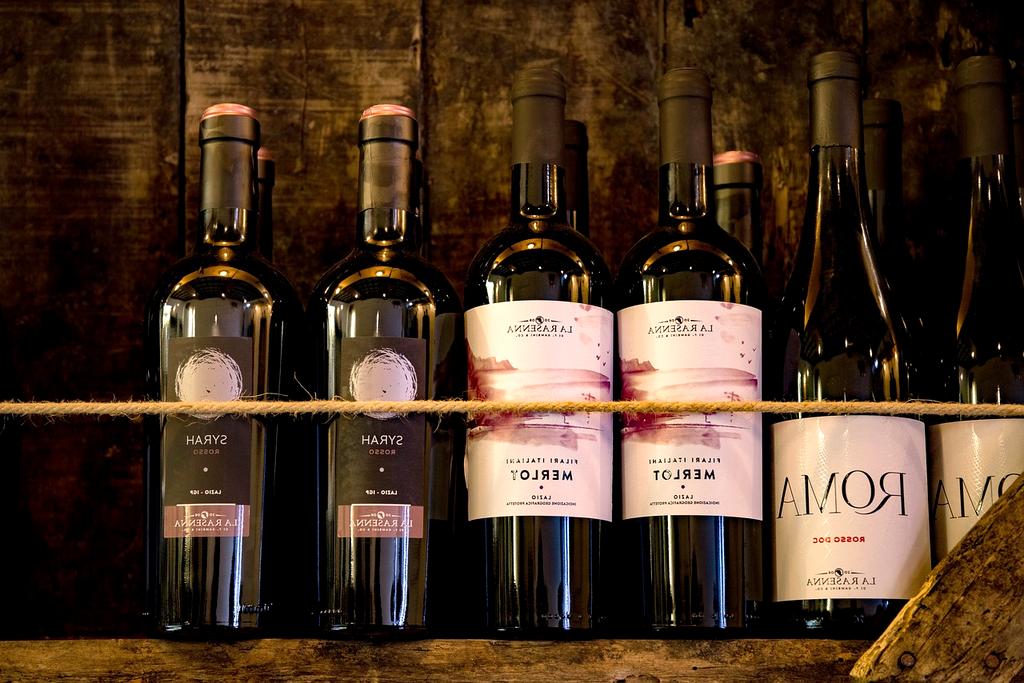 Bottiglia di Nero d'Avola siciliano riserva