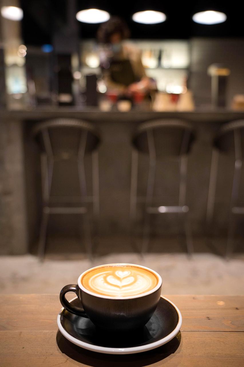 Marco Bianchi, Barista esperto con sorriso